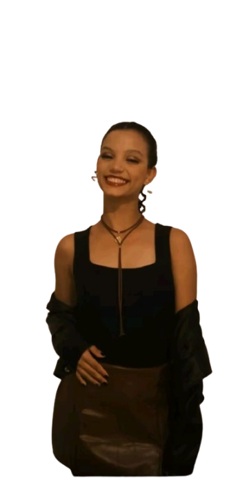 Emily Rafaella sorrindo